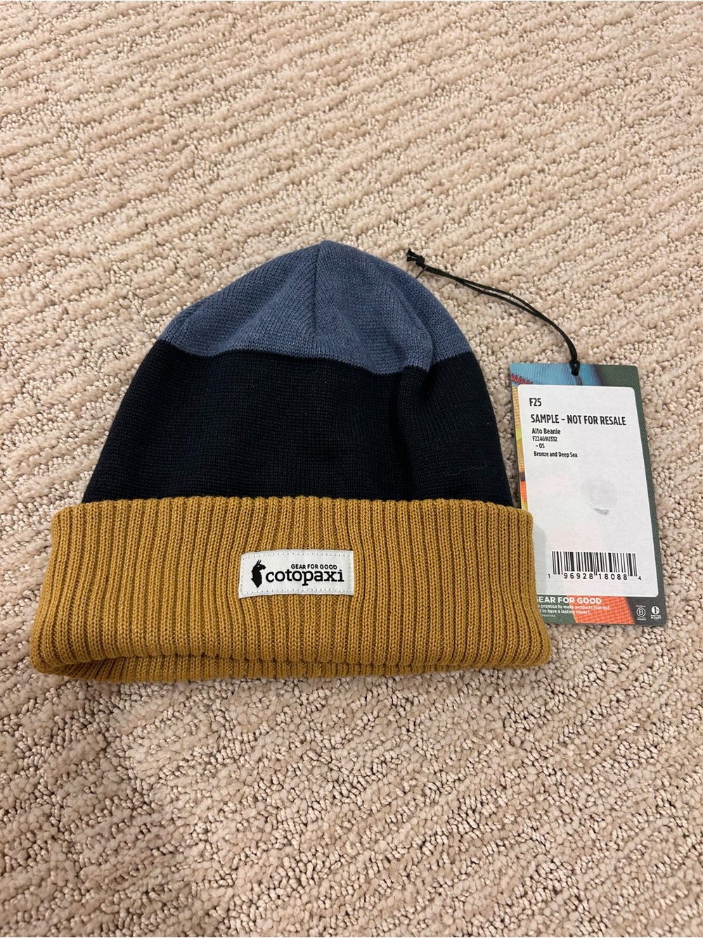 New cotopaxi Knit Beanie — Unisex in Bronze and Deep Sea